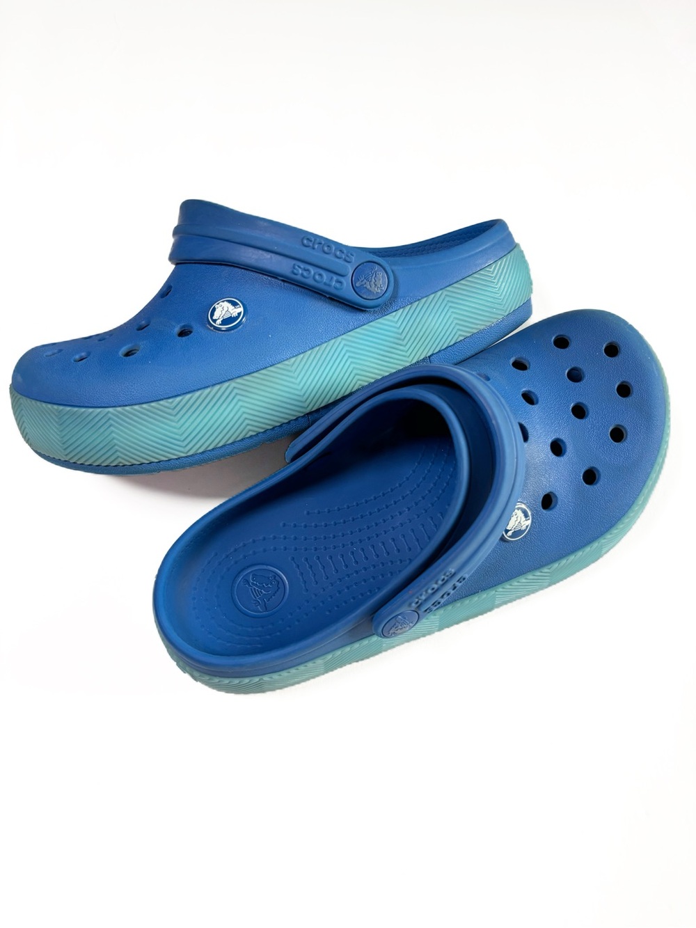 Crocs Kids J3 Crocband Blue Chevron Light Up Clog Big Kids 3